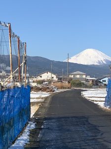 加藤農園と雪と富士山